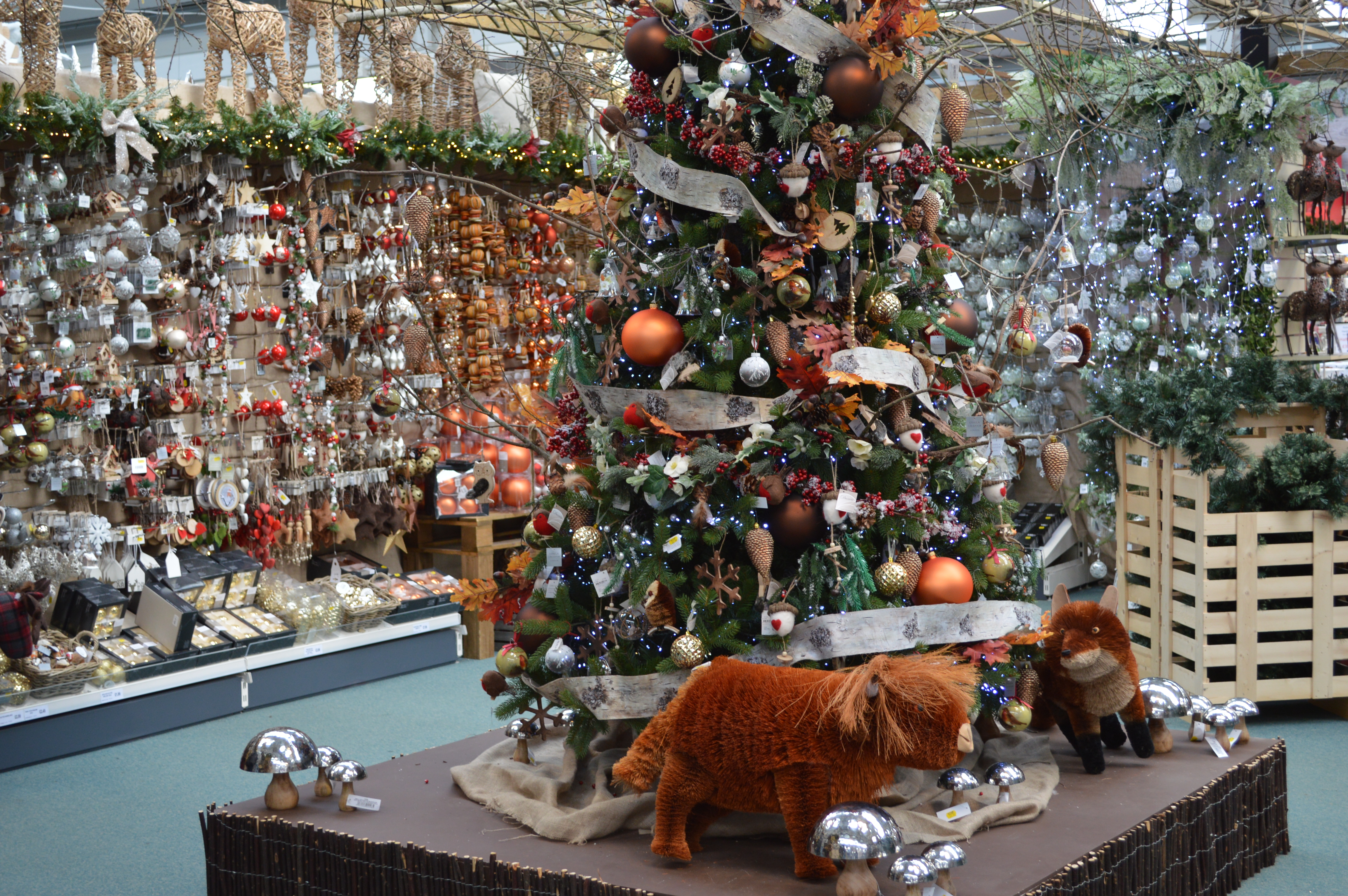 OTTER Christmas shop 2.JPG