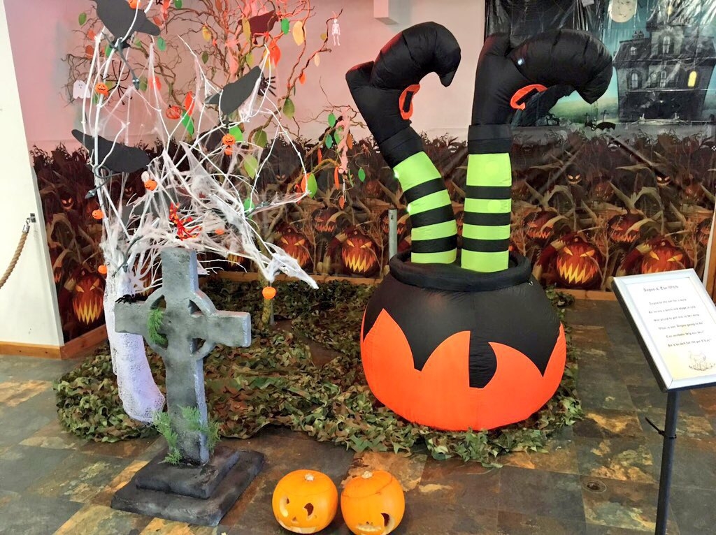 Halloween at World of country life for the #DevonBloggerSquad, pic by steph walker for exploring exeter