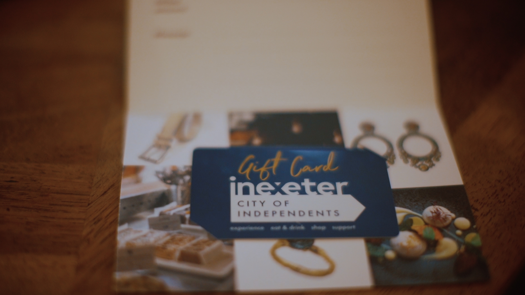 Christmas Shopping Exeter independents with the In Exeter Gift Card. Exploring Exeter. Image by @momentstomedia